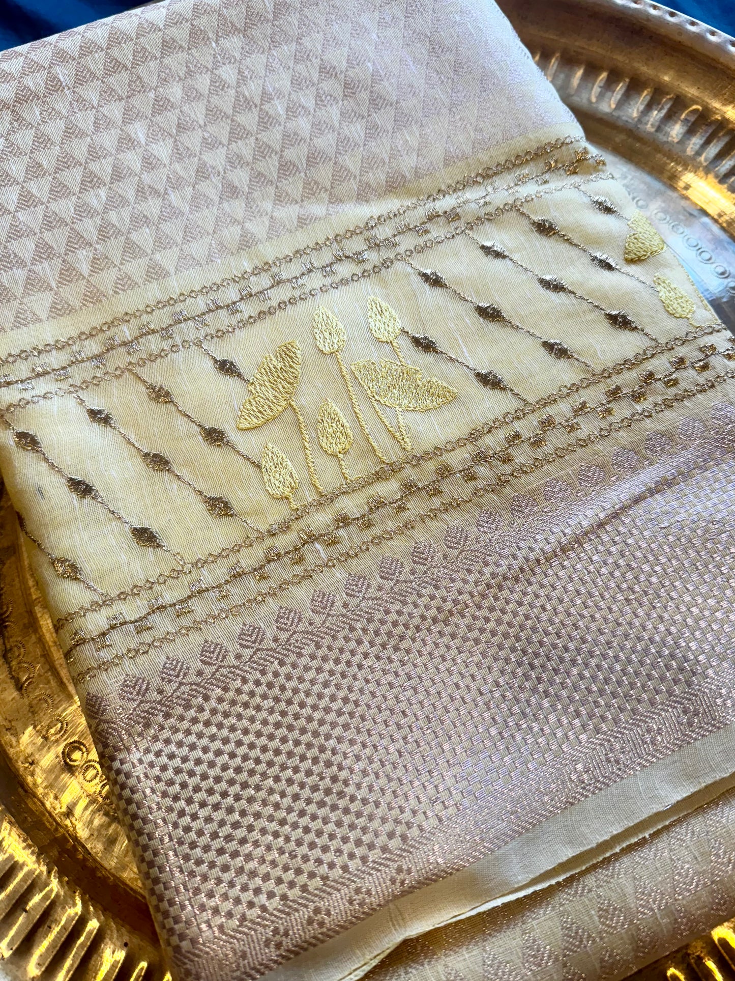Hema Kanak – Ivory Gold Handwoven Saree with Zari & Botanical Embroidery