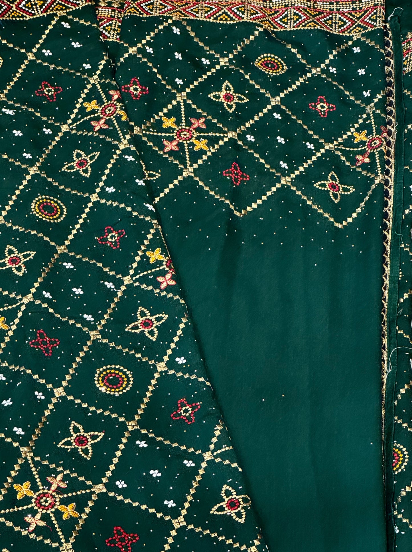 Meera – A Handcrafted Dark Green Bandhani Saree with Traditional Geometric Motifs