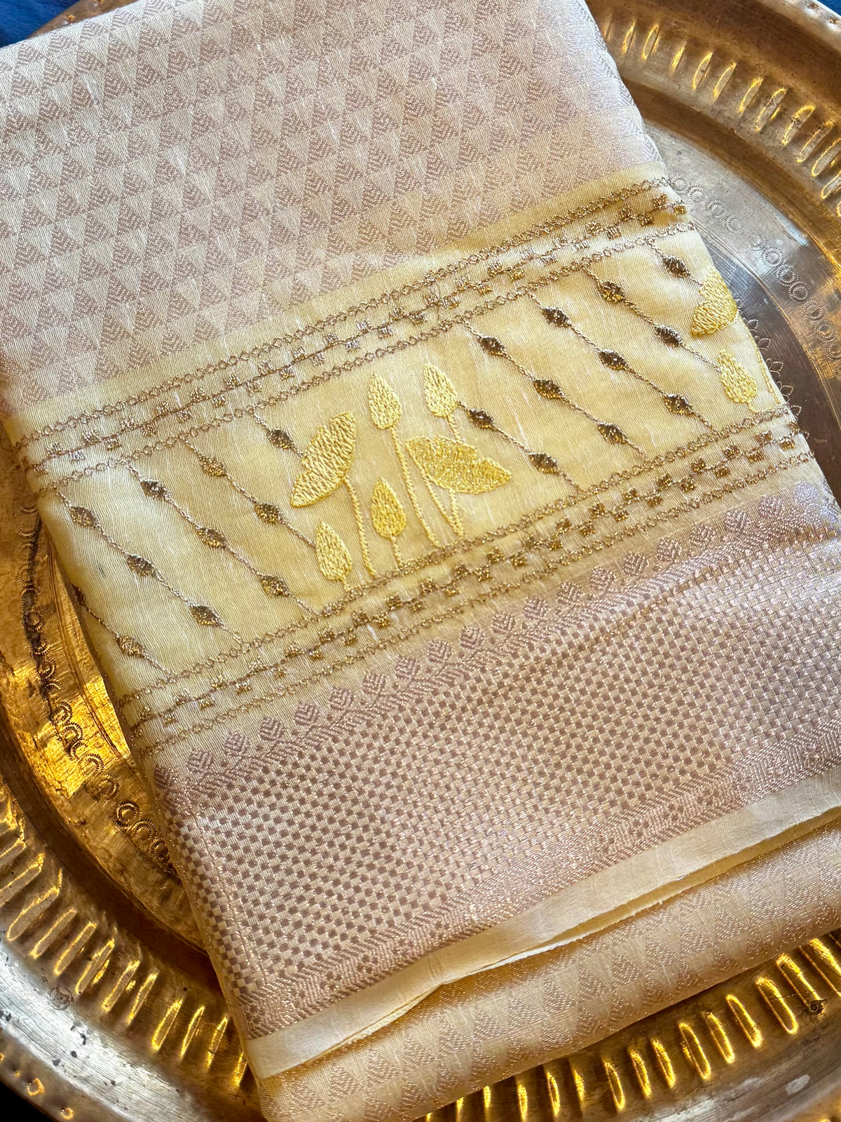 Hema Kanak – Ivory Gold Handwoven Saree with Zari & Botanical Embroidery