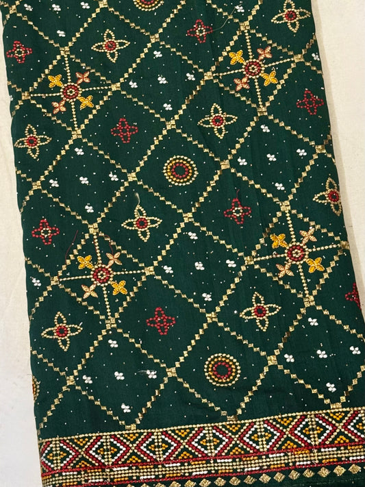 Meera – A Handcrafted Dark Green Bandhani Saree with Traditional Geometric Motifs