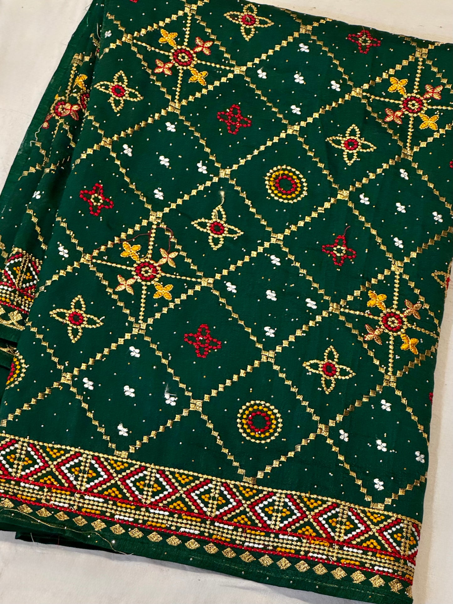 Meera – A Handcrafted Dark Green Bandhani Saree with Traditional Geometric Motifs