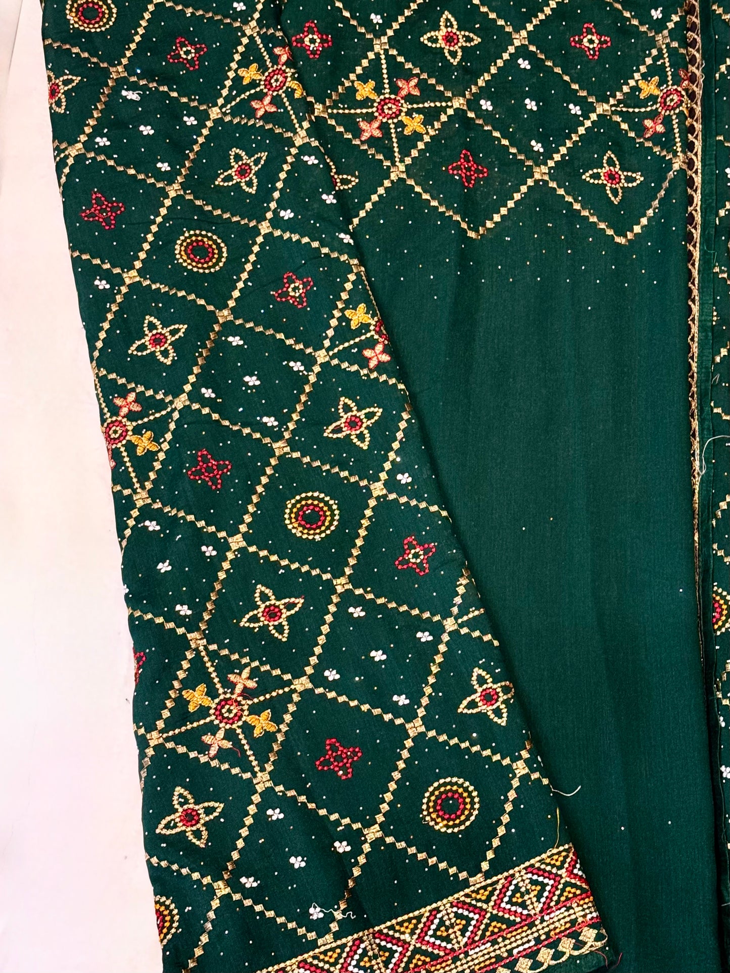 Meera – A Handcrafted Dark Green Bandhani Saree with Traditional Geometric Motifs