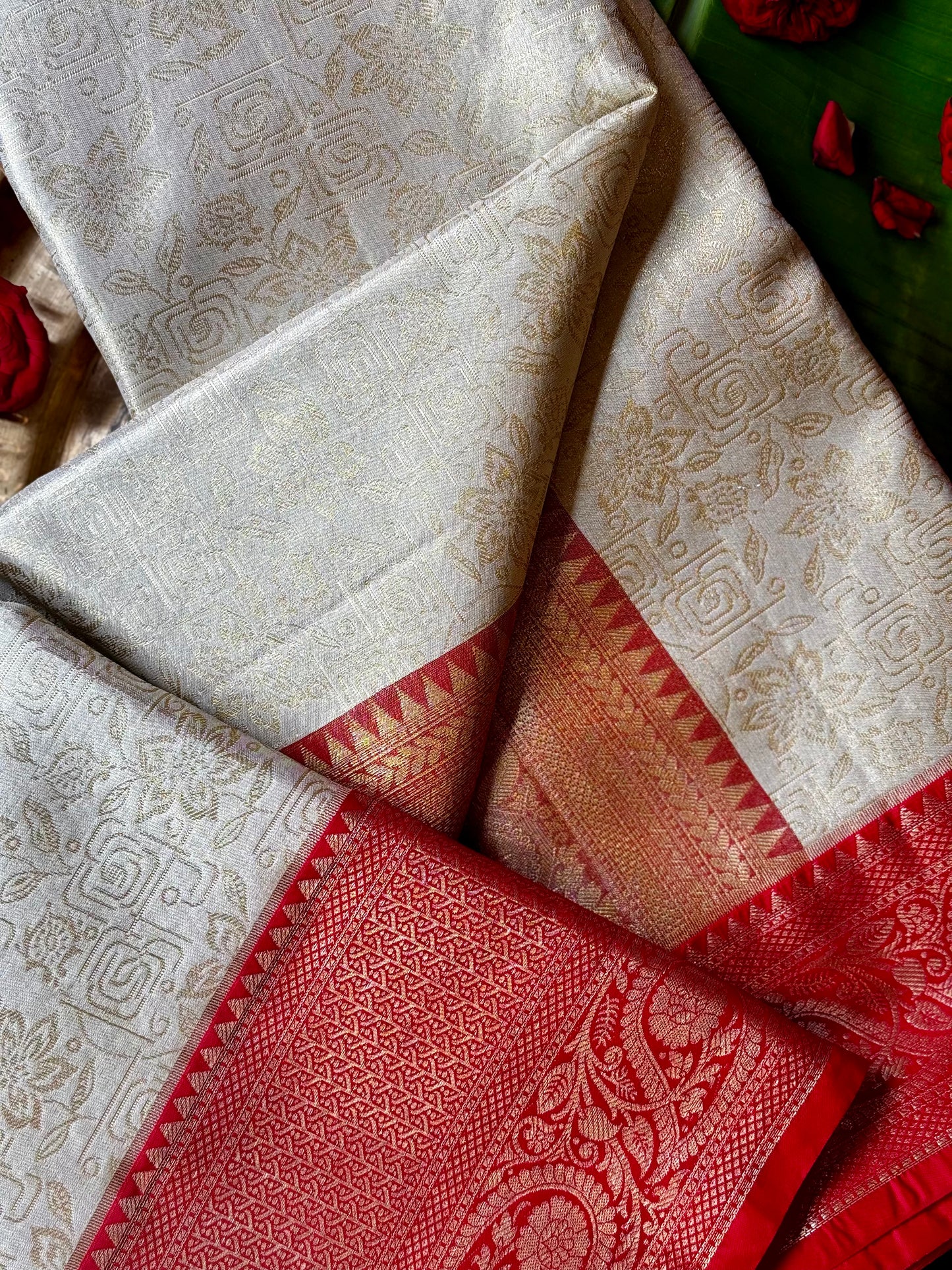 Vedhika - Ivory Gold & Crimson Red Kanchipuram Silk Saree