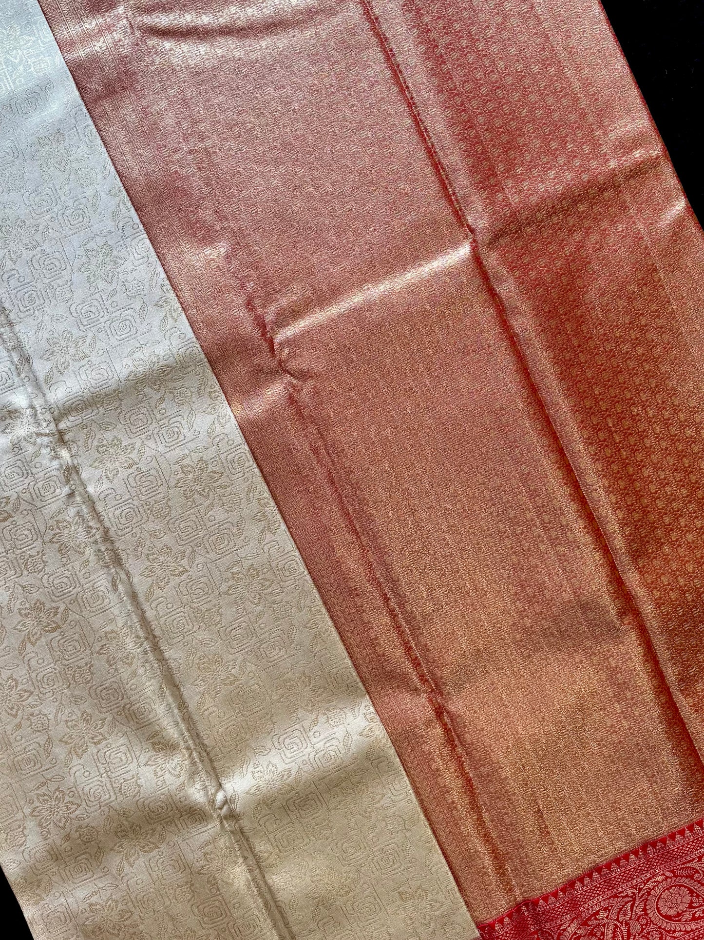 Vedhika - Ivory Gold & Crimson Red Kanchipuram Silk Saree
